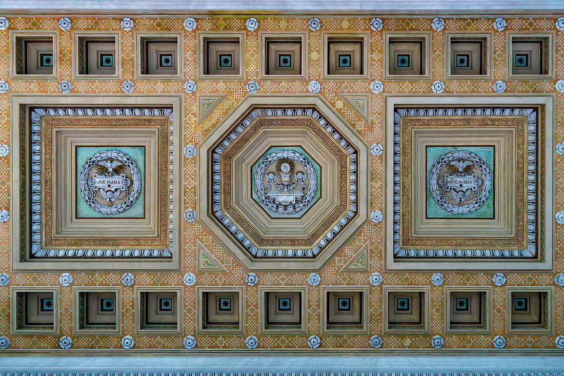 Detail der Decke des Portikus der Basilika St. Paul vor den Mauern, Rom, Italien.