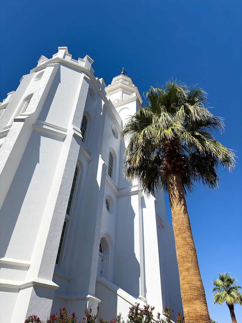 Der St. George Utah-Tempel der Kirche Jesu Christi der Heiligen der Letzten Tage in Cedar City, Utah.