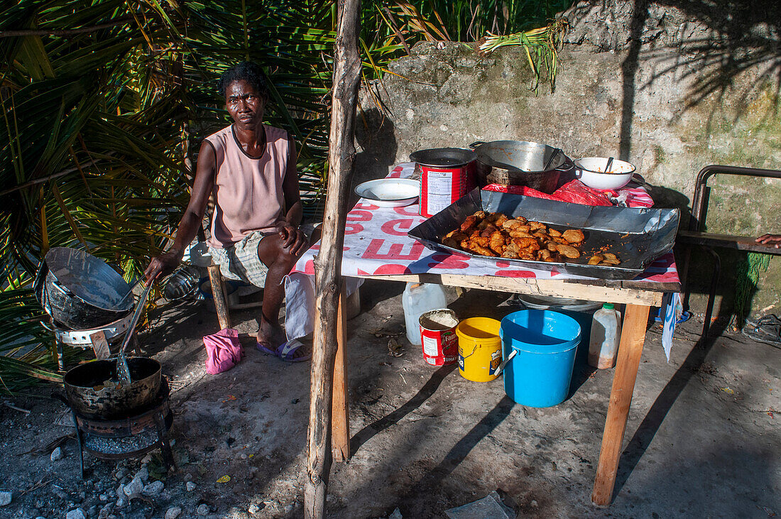 Food stall during Haiti Voodoo Festival in Saut d'Eau, in Saut d'Eau, Ville Bonheur, Haiti. Thousands of both Vodou and Catholic followers gathered under the Saut d'Eau waterfall in Haiti. The pilgrimage, made by Voodou practitioners and Catholics alike, originated with the sighting of the likeness of the Virgin Mary on a palm leaf close to the falls half a century ago. Catholism and Voodou practices are forever intertwined in its Haitian form. The appearance of a rainbow beneath the falls is said indicate that Danbala - the great lord of the waterfall - and Ayida Wedo - the rainbow - are maki