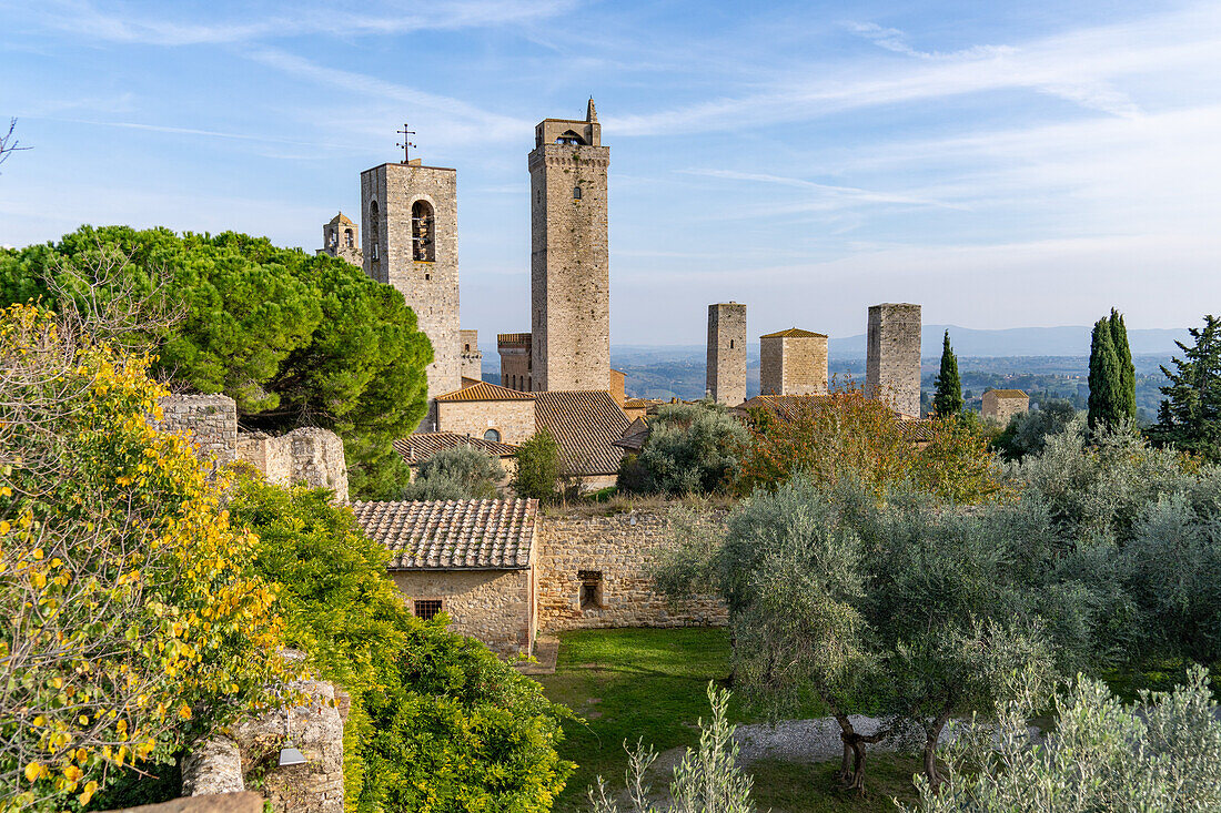 The Parco della Rocca and medieval towers in the walled town of San Gimignano, Italy. L-R: Torre Rognosa, cathedral campanile, Torre Grossa, Torre dei Becci, Torre Campatelli and Torre dei Cugnanesi.