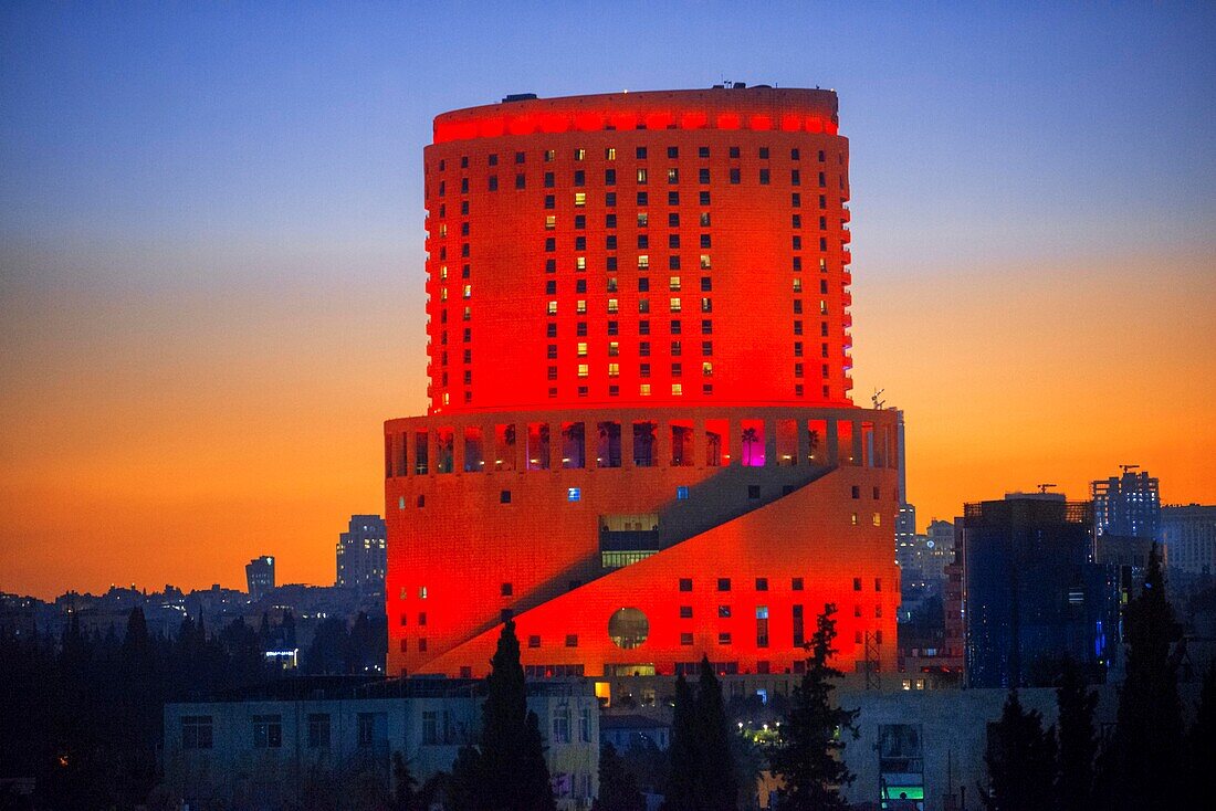 Blick von oben auf Wohnhäuser in Amman, der Hauptstadt von Jordanien. Blick auf das Le Royal Hotel, Amman, Jordanien.