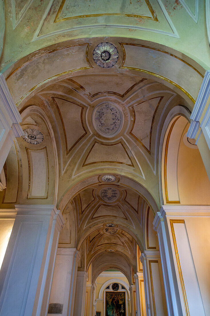 Detail der Gewölbedecke in der Kirche San Gennaro in Vettica Maggiore, Praiano, Italien.