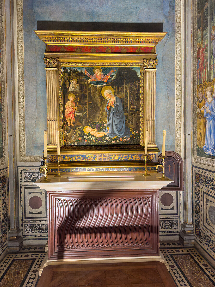 Anbetung im Wald in der Apsis der Kapelle der Heiligen Drei Könige im Palazzo Medici Riccardi in Florenz, Italien. Pier Francesco Fiorentino, Künstler.