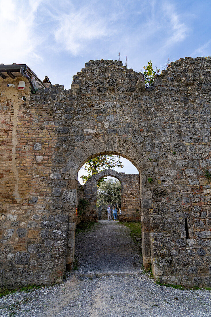 Arched gateway into the Parco della Rocca, the ruins of a medieval fort in the walled town of San Gimignano, Italy.