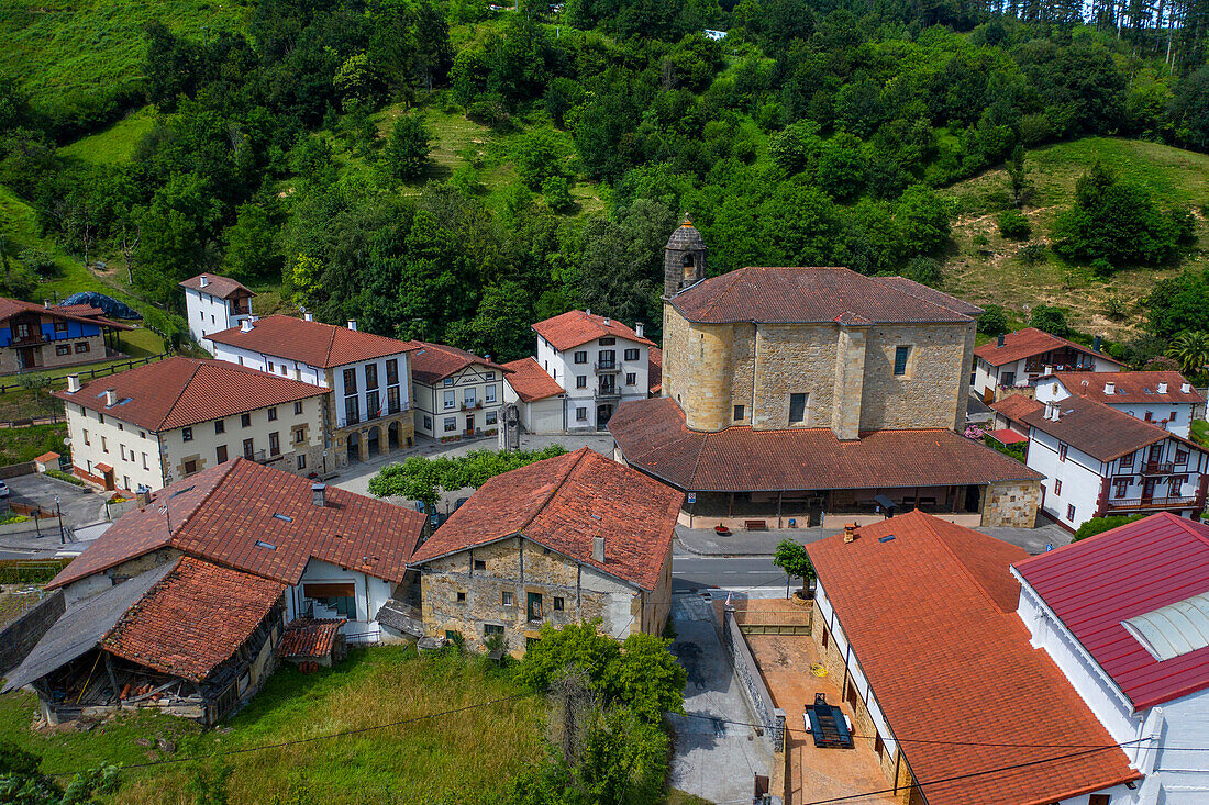 Malerisches Dorf Ziortza Bolivar (Bolibar) oder Puebla de Bolivar (Puebla de Bolibar), Geburtsort von Simon Bolivar in der Provinz Vizcaya (Bizkaia), Baskenland, Euskadi, Spanien.