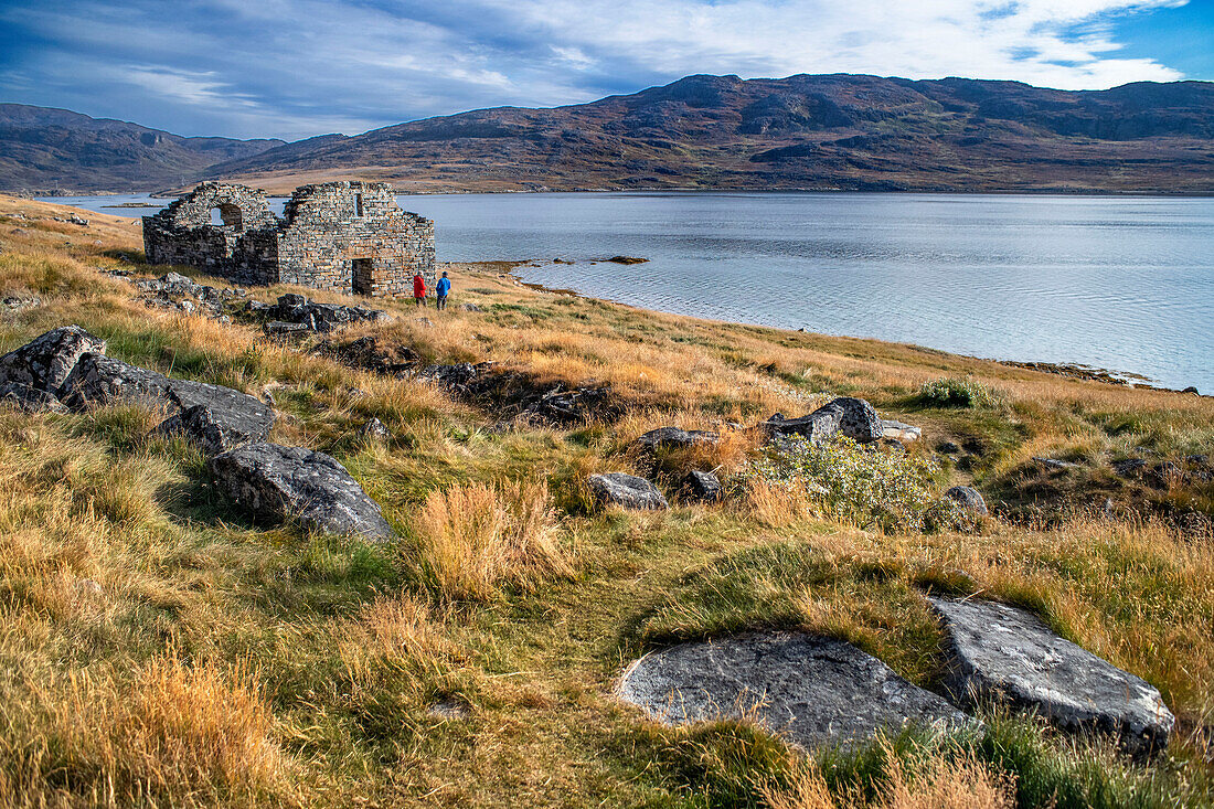 Überreste des Bankettsaals des Gehöfts Hvalsey aus dem 14. Jahrhundert, eine der am besten erhaltenen nordischen Ruinen des Landes. Hvalsey, Qaqortoq, Kujalleq, Südgrönland