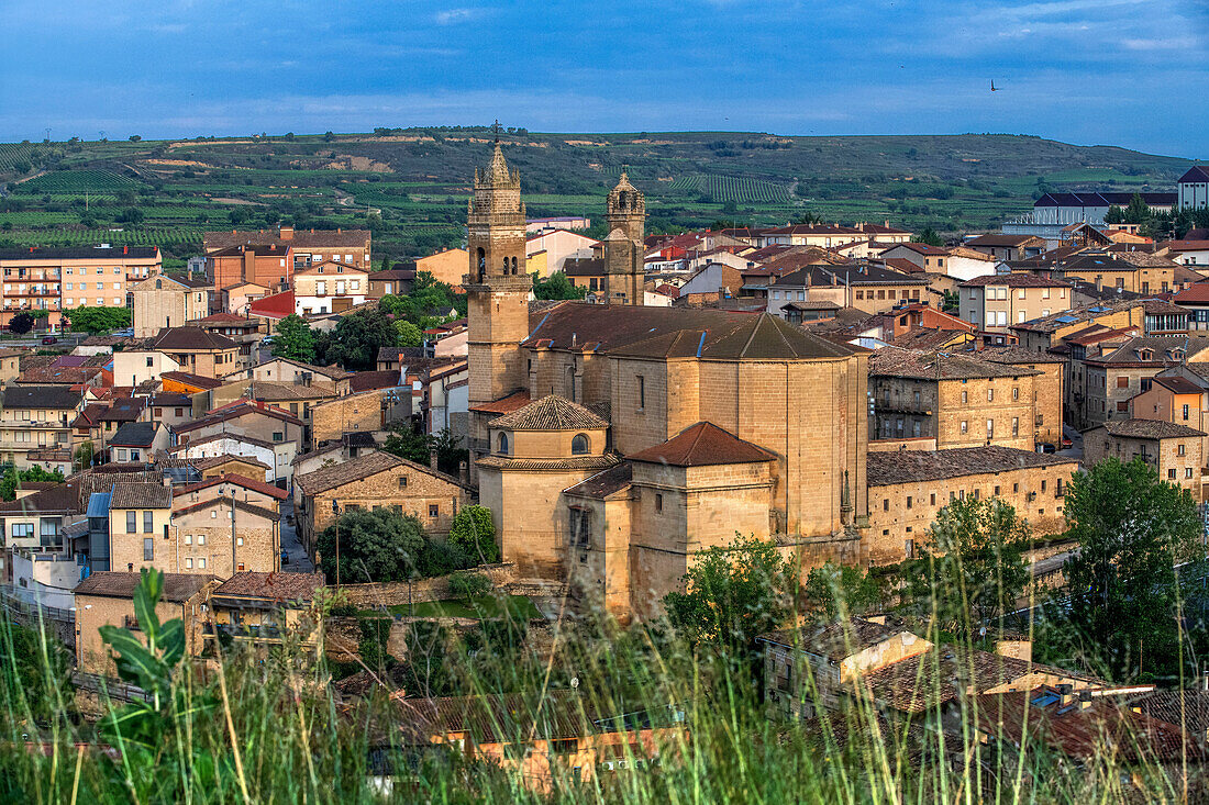 Das Dorf Elciego in La Rioja, wo der Wein am wichtigsten ist, La Rioja Alavesa, Alava, Araba Euskal herria, Euskadi Spanien.