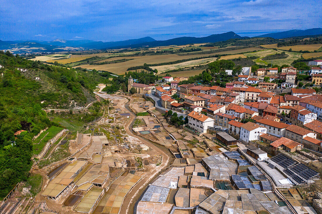 Luftaufnahme der Salinas de Añana Salzwüste, Añana, Alava, Araba Baskenland, Euskadi Spanien