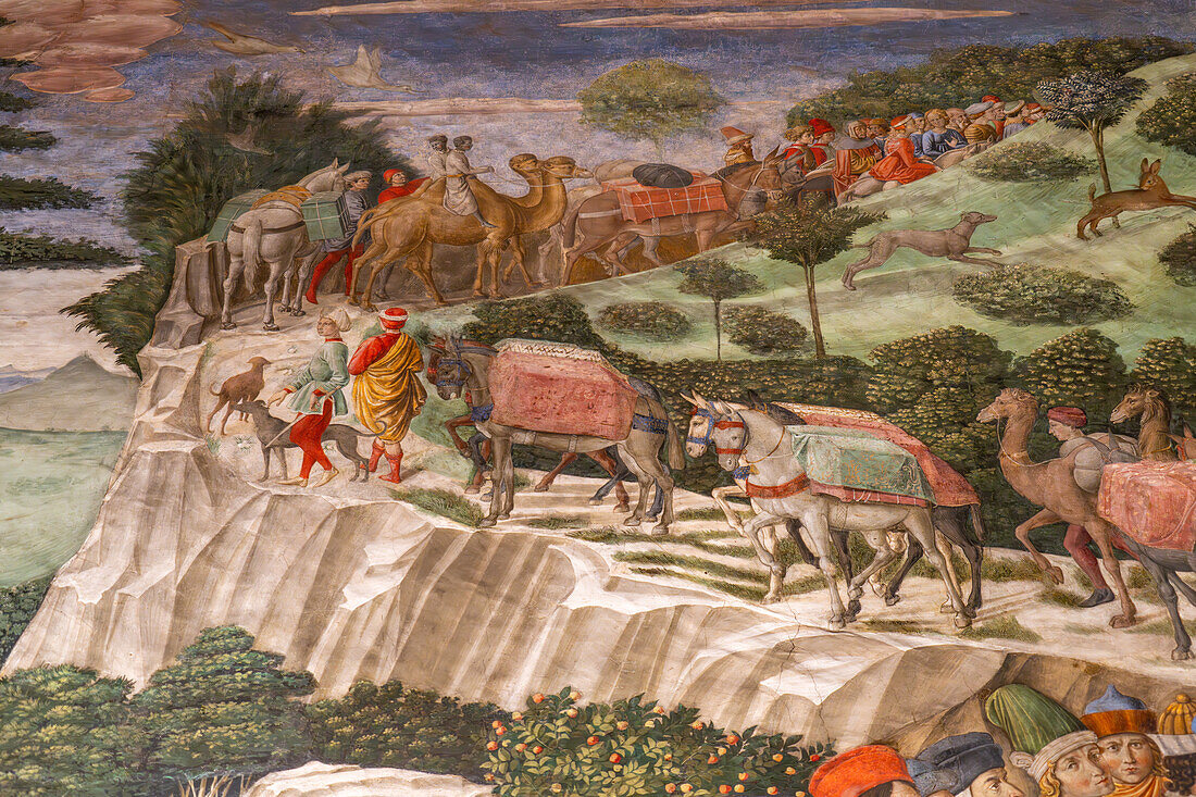 Fresko der Reise der Heiligen Drei Könige nach Bethlehem in der Kapelle der Heiligen Drei Könige im Palazzo Medici Riccardi in Florenz, Italien. Auf dem Gemälde sind Mitglieder der Familie de' Medici abgebildet.