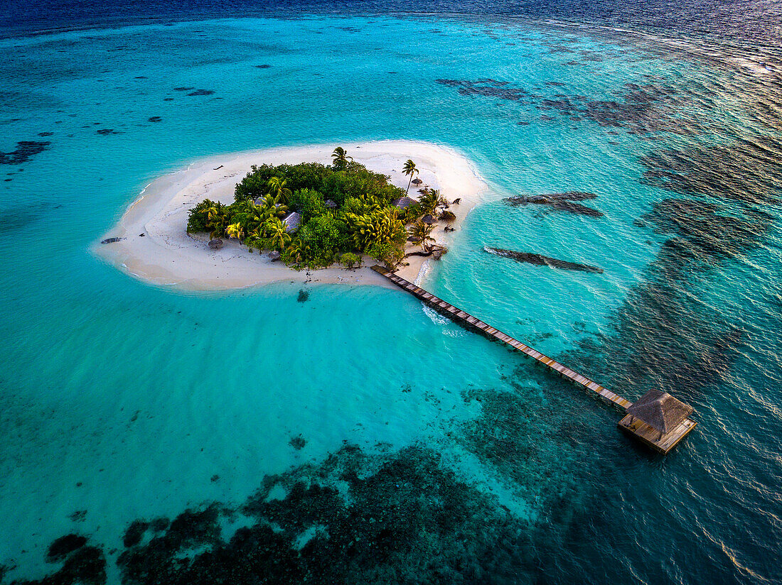 Luftaufnahme des Outrigger Maldives Maafushivaru Luxusresorts, South Ari Atoll Region Malediven