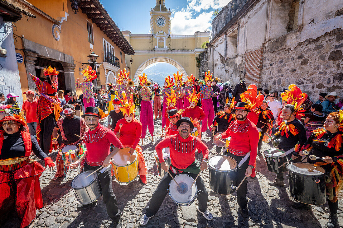 Fest der Verbrennung des Teufels - La Quema del Diablo - in Antigua, Guatemala