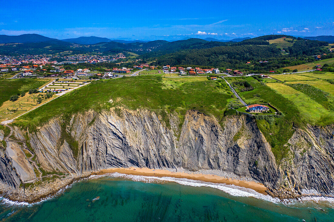 Der wunderschöne Barrika-Strand und Flysch de Bizkaia in Vizcaya, Baskenland, Euskadi, Spanien.