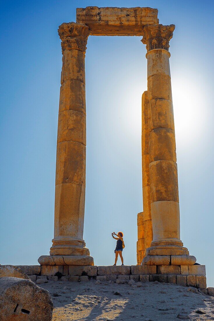 Überreste des Herkules-Tempels auf der Zitadelle, Amman, Jordanien. Das antike römische Philadelphia