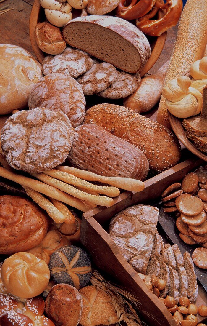 Viele verschiedene Brote, Brötchen, Backwaren