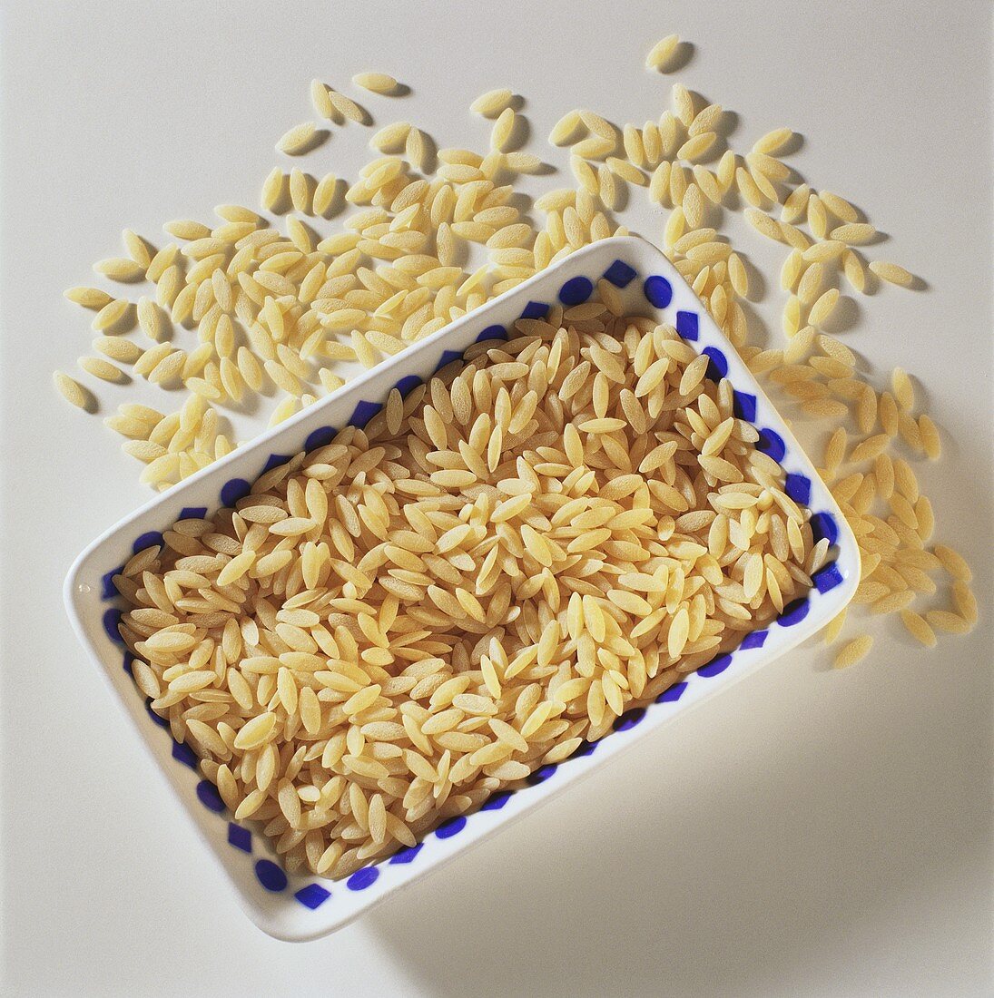 Small, rice-shaped soup noodles