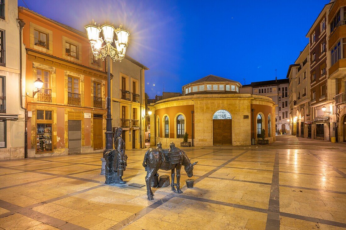 Manuel Garcia Linares, Das Milchmädchen, Platz Trascorrales, Oviedo, Asturien, Spanien