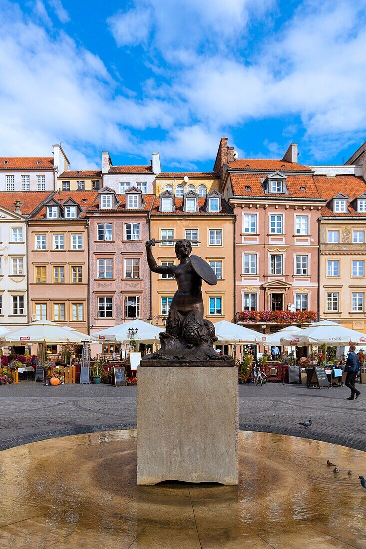 The statue of the Mermaid, Rynek (Old Market Place), UNESCO World Heritage Site, Warsaw, Poland, Europe