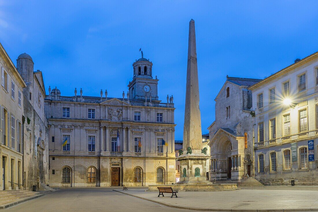 Kirche St-Trophime, Place de la Republique, Arles, Bouches du Rhone, Provence-Alpes-Cote d'Azur, Frankreich