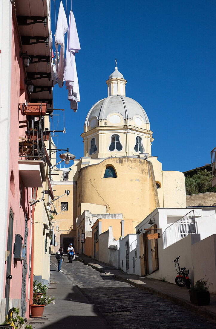 Bunte Häuser auf der Insel Procida, Phlegräische Inseln, Golf von Neapel, Kampanien, Italien