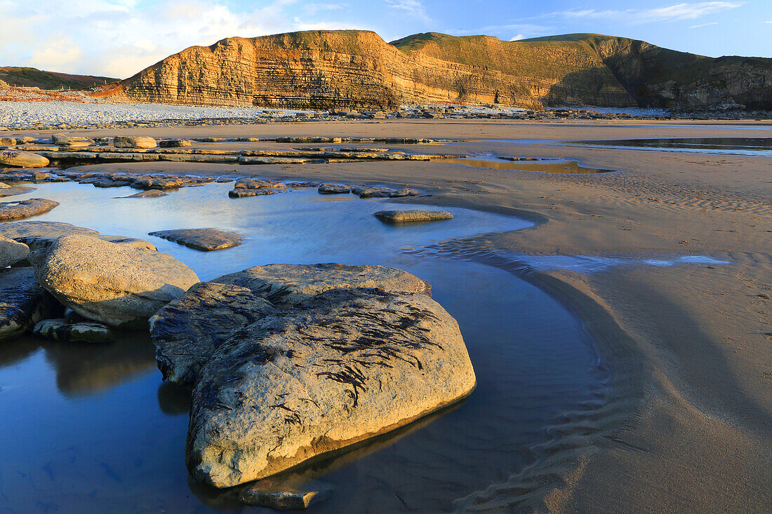 Limestone cliffs and beach, Dunraven Bay, Southerndown, Vale of Glamorgan, South Wales, United Kingdom