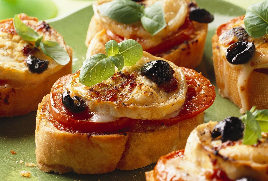 Crostini with tomatoes and sheep's cheese