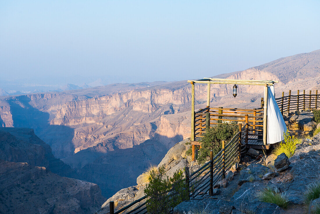 Alila Jabal Akhdar Hotel, 2000 Meter über dem Meeresspiegel gelegen, umgeben vom Al Hajar-Gebirge, Sultanat Oman, Arabische Halbinsel