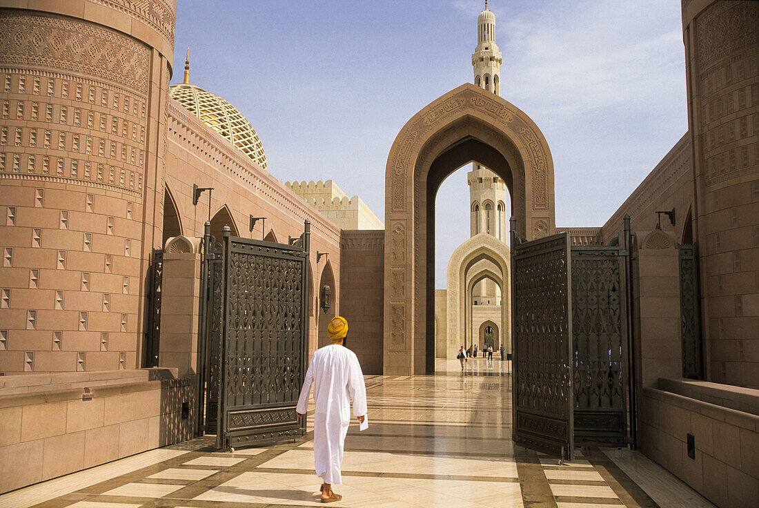 Sultan Qaboos Grand Mosque, Muscat, Sultanate of Oman, Arabian Peninsula