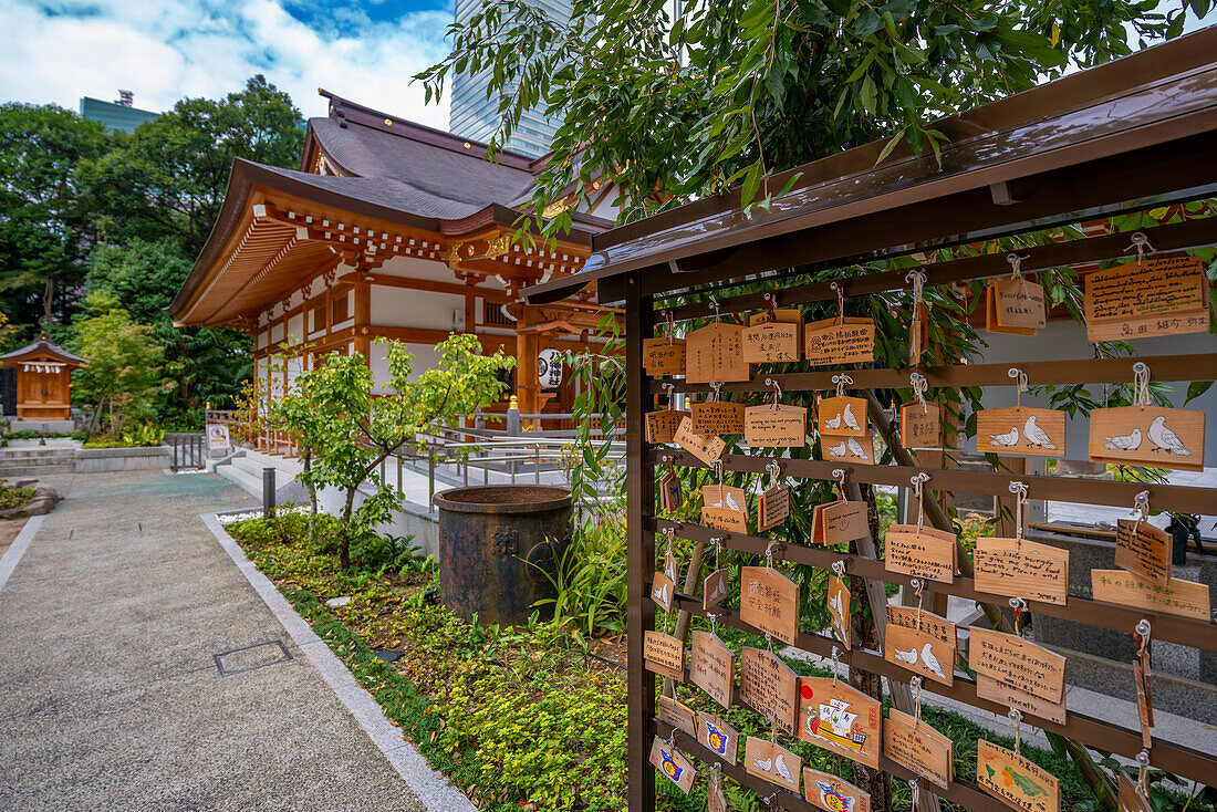 Blick auf ema (kleine Holztafeln), Nishikubo Hachiman Shinto-Schrein, 5 Chome, Toranomon, Minato City, Tokio, Honshu, Japan