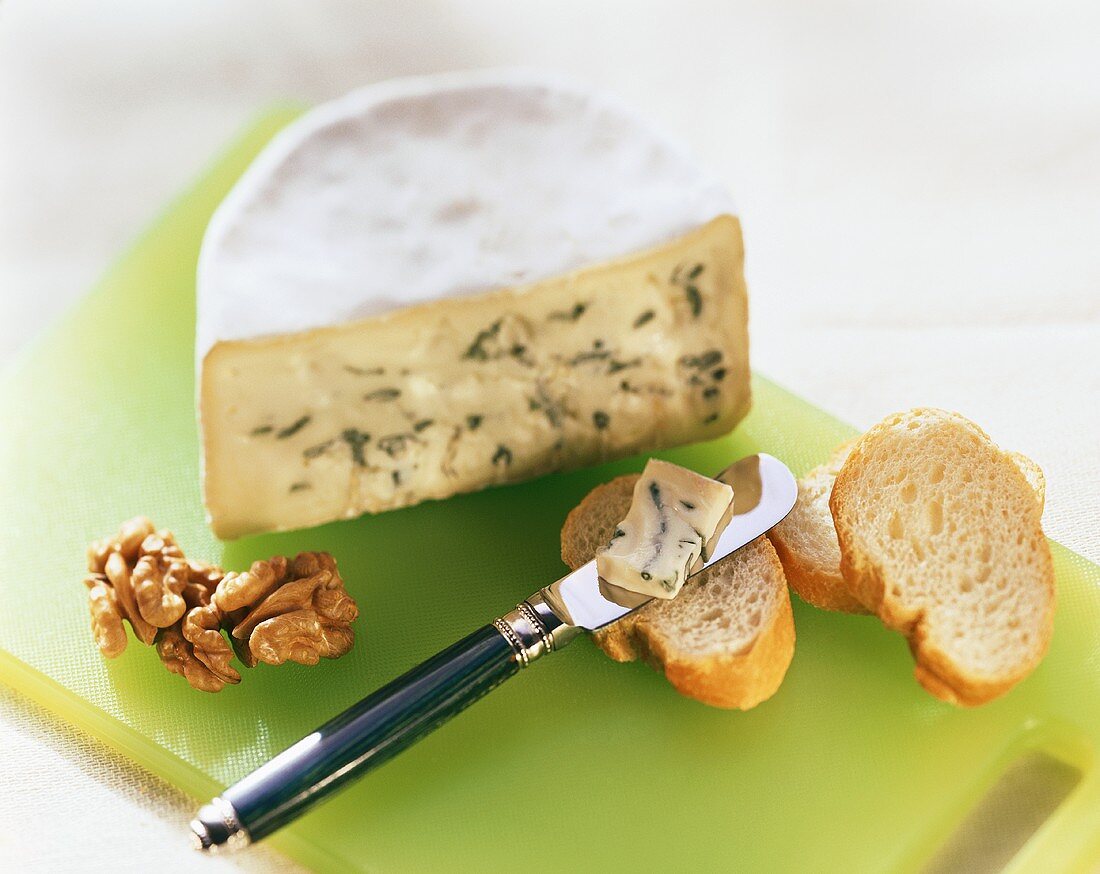 Blue cheese, cut into, white bread, walnuts, knife