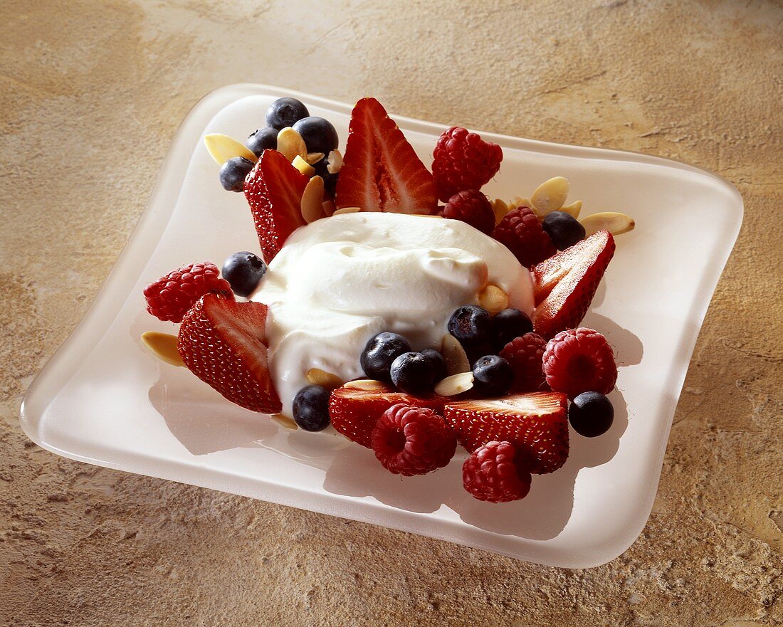 Yoghurt with berries and flaked almonds