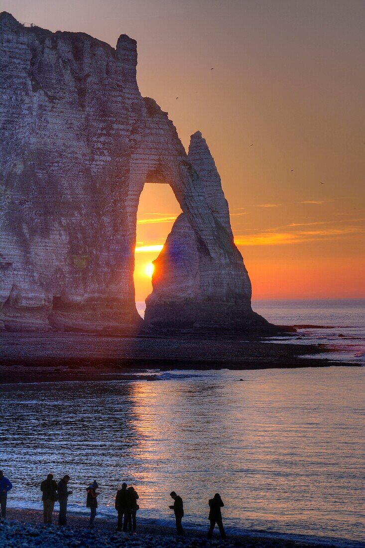 Frankreich, Seine Maritime, Etretat, die beleuchteten Klippen