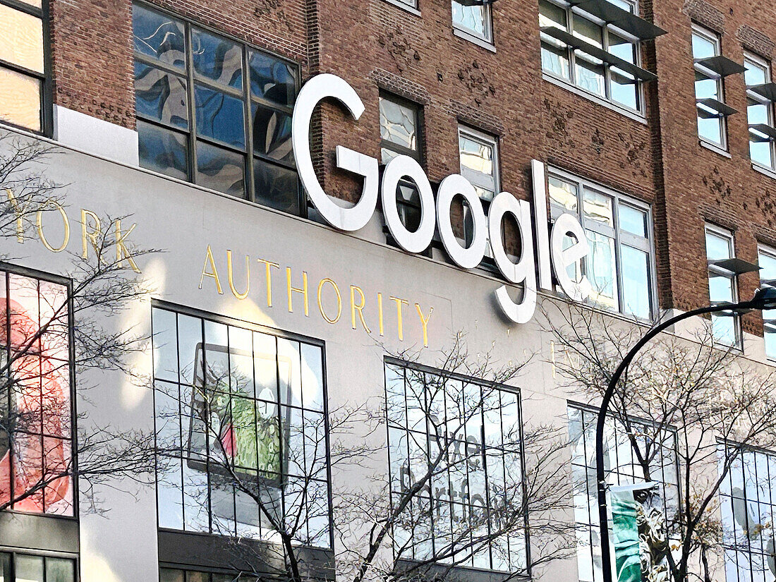 Google logo on building exterior, 111 Eighth Avenue, Chelsea, New York City, New York, USA