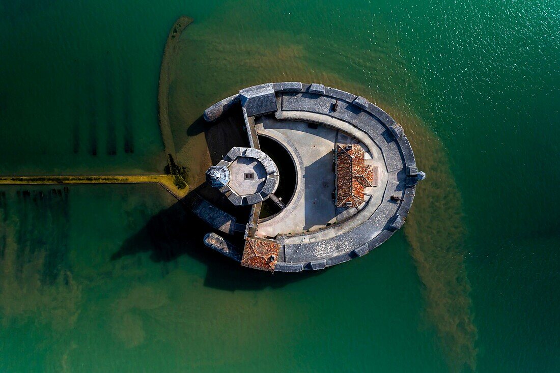 Frankreich, Charente-Maritime, Bourcefranc-le-Chapus, Fort Louvois, der Bau des Fort Louvois oder Fort Chapus wurde von 1691 bis 1694 nach den von Vauban neu definierten Grundsätzen der Militärarchitektur durchgeführt (Luftaufnahme) (Luftaufnahme)