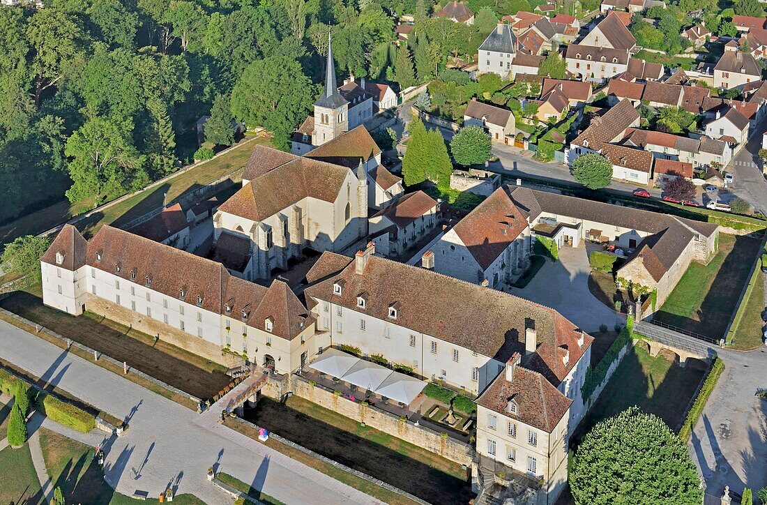 France, Cote d'Or, Gilly les Citeaux, Gilly Castle, Hotel and Restaurant (aerial view)