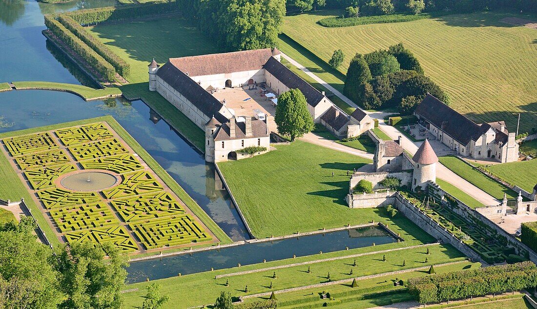 France, Val d'Oise, Parc Naturel Regional du Vexin Francais (natural regional park of Vexin Francais), Chaussy, Villarceaux estate (aerial view)