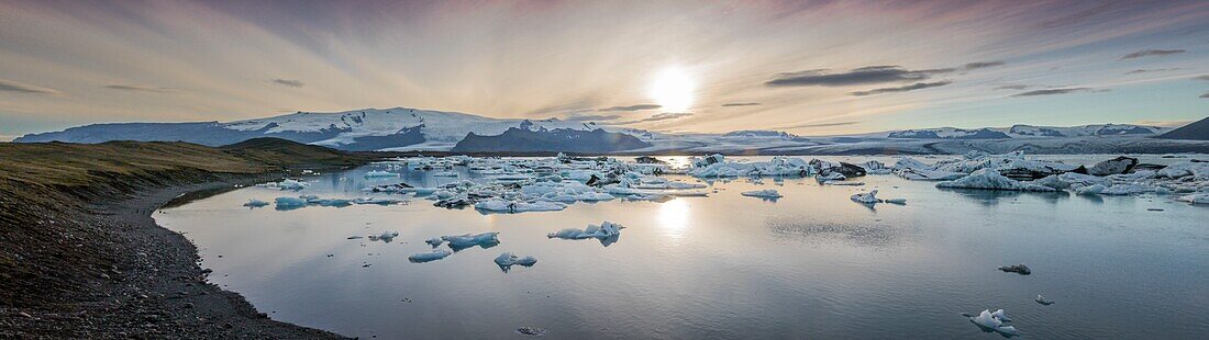 Iceland, Southern Region, Jokulsarlon glacier