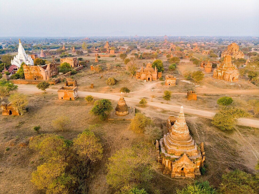 Myanmar (Burma), Region Mandalay, buddhistische archäologische Stätte von Bagan, die von der UNESCO zum Weltkulturerbe erklärt wurde (Luftaufnahme)