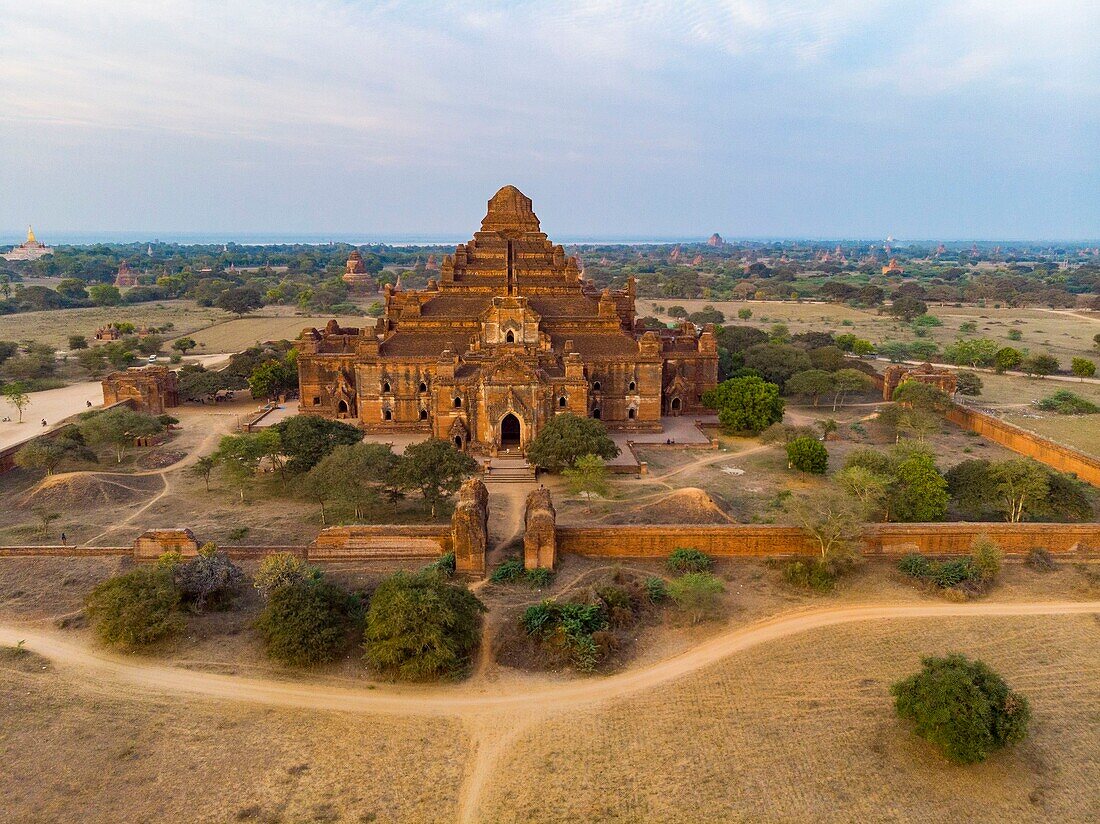 Myanmar (Burma), Region Mandalay, buddhistische archäologische Stätte von Bagan, die von der UNESCO zum Weltkulturerbe erklärt wurde (Luftaufnahme)