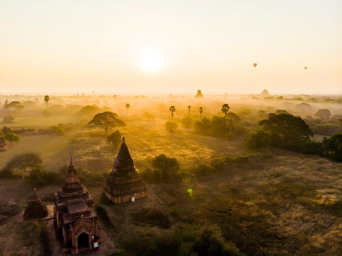 Myanmar (Burma), Region Mandalay, buddhistische archäologische Stätte von Bagan, die von der UNESCO zum Weltkulturerbe erklärt wurde (Luftaufnahme)