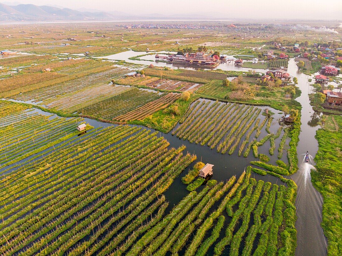 Myanmar (Burma), Shan-Staat, Inle-See, Kela Floating Gardens (Luftaufnahme)