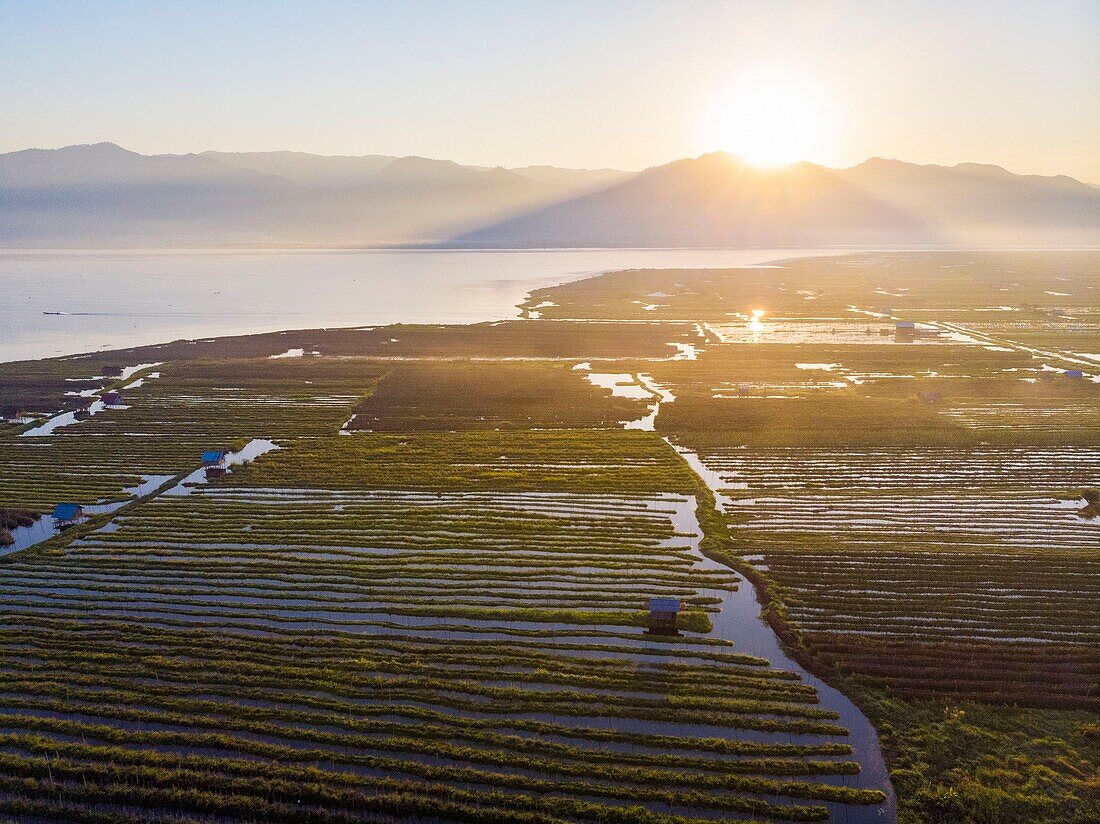 Myanmar (Burma), Shan-Staat, Inle-See, Kela Floating Gardens (Luftaufnahme)