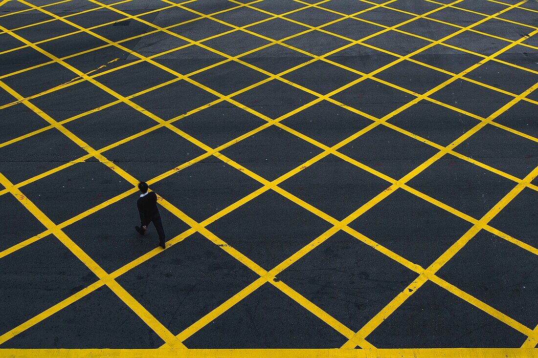 China, Hong Kong, Hong Kong Island, pedestrian crossing close to the Star ferry terminal on Hong Kong island