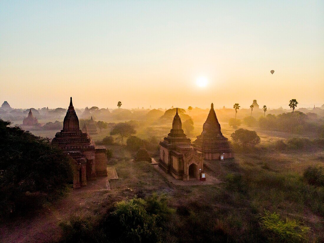 Myanmar (Burma), Region Mandalay, buddhistische archäologische Stätte von Bagan, die von der UNESCO zum Weltkulturerbe erklärt wurde (Luftaufnahme)