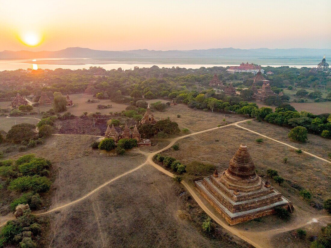 Myanmar (Burma), Region Mandalay, buddhistische archäologische Stätte von Bagan, die von der UNESCO zum Weltkulturerbe erklärt wurde (Luftaufnahme)