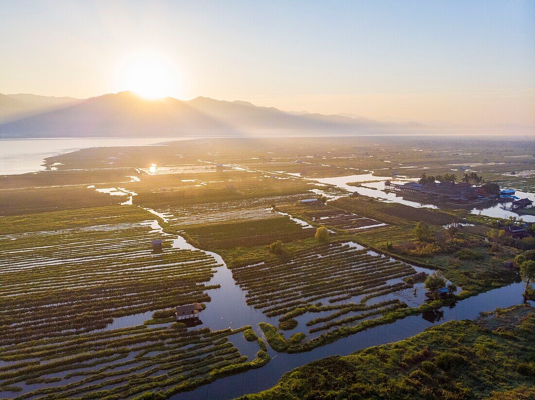 Myanmar (Burma), Shan-Staat, Inle-See, Kela Floating Gardens (Luftaufnahme)