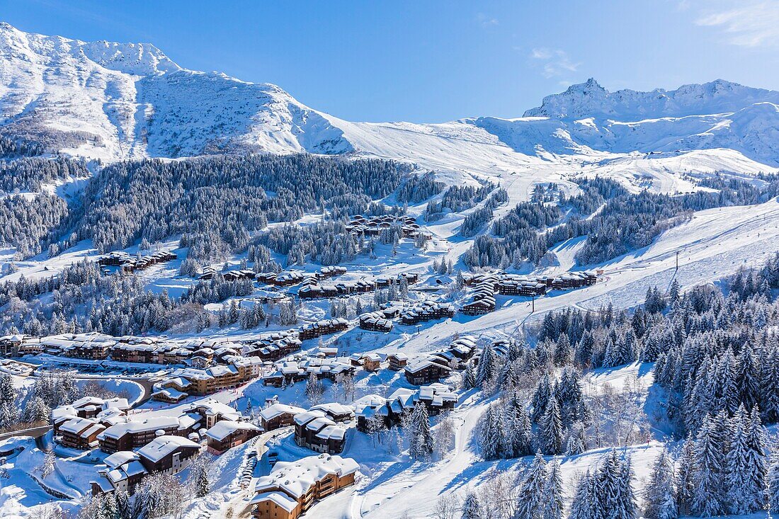 Frankreich, Savoie, Valmorel, Massiv der Vanoise, Tarentaise-Tal, Blick auf die Pointe Du Grand Nielard (2544m), (Luftaufnahme)