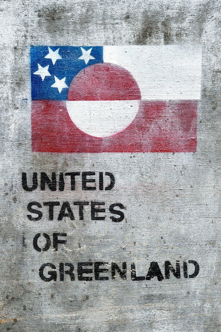 Greenland, central western region, Sisimiut (formerly Holsteinsborg), graffiti reprenant le drapeau groenlandais
