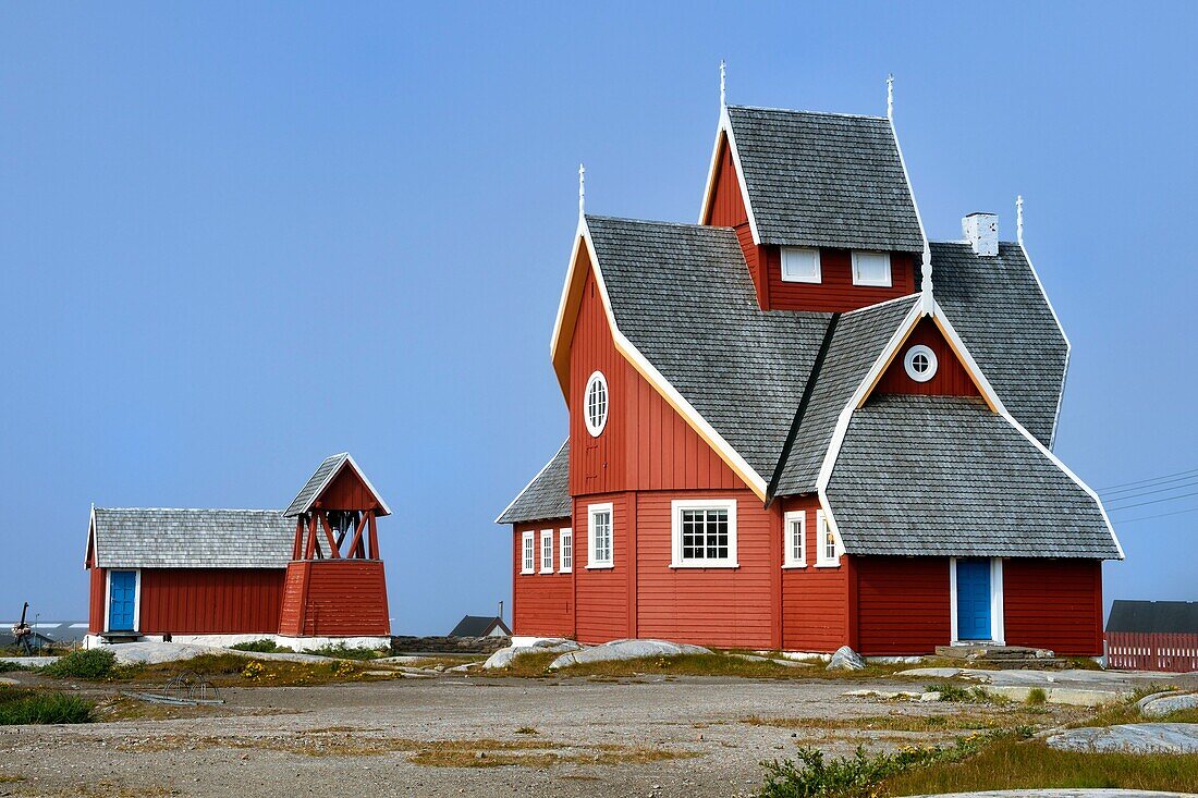 Grönland, Westküste, Disko-Insel, Qeqertarsuaq, die Kirche wird wegen ihrer charakteristischen achteckigen Form "Tintenfass des Herrn" genannt