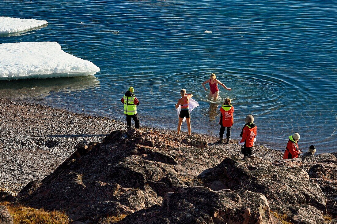 Greenland, North West coast, Smith sound north of Baffin Bay, Inglefield Land, site of Etah in Foulke fjord, polar bathing from the beach