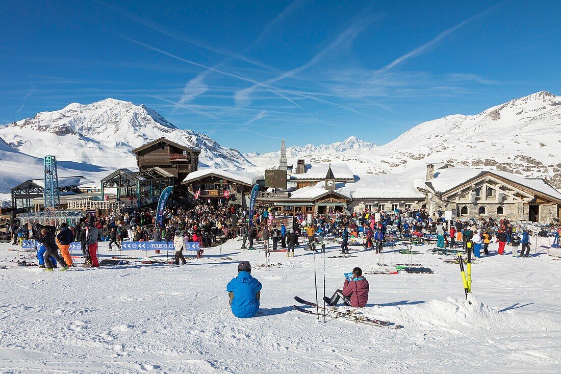 France, Savoie, Vanoise Massif, Val d'Isere, daille gondola lift, La Folie Douce ambiance bar